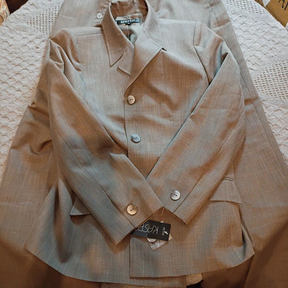 New With Tags Kasper 2 Piece Jacket and Slacks Size 14P Tweed Both Fully Lined